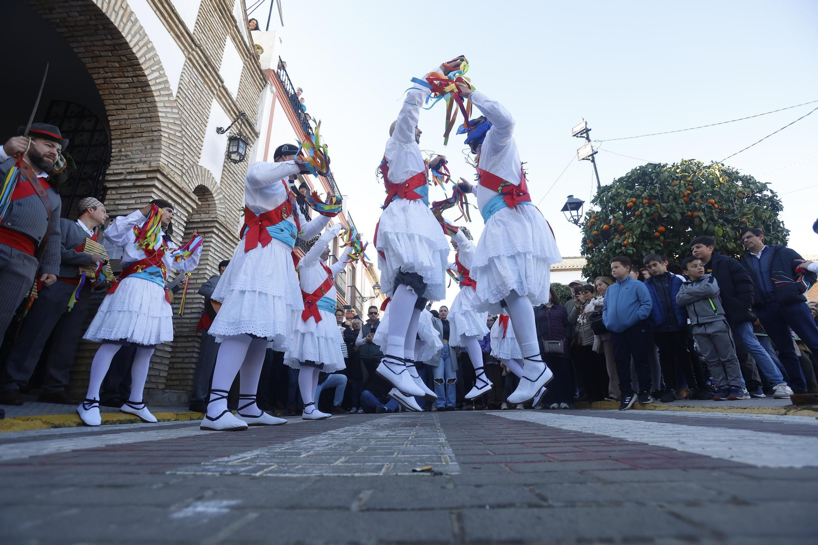 Las espectaculares imágenes de la Danza de los Locos y el Baile del Oso de Fuente Carreteros