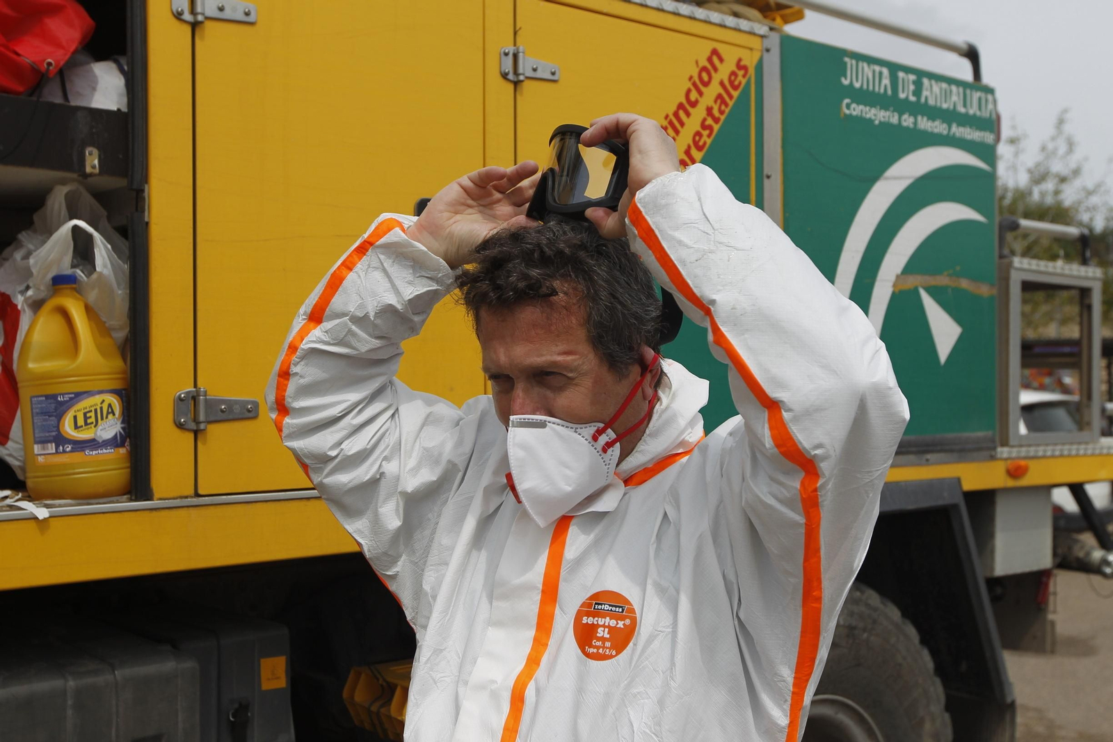 Fotogalería actuación INFOCA y UME por el coronavirus en Almería. Covid-19