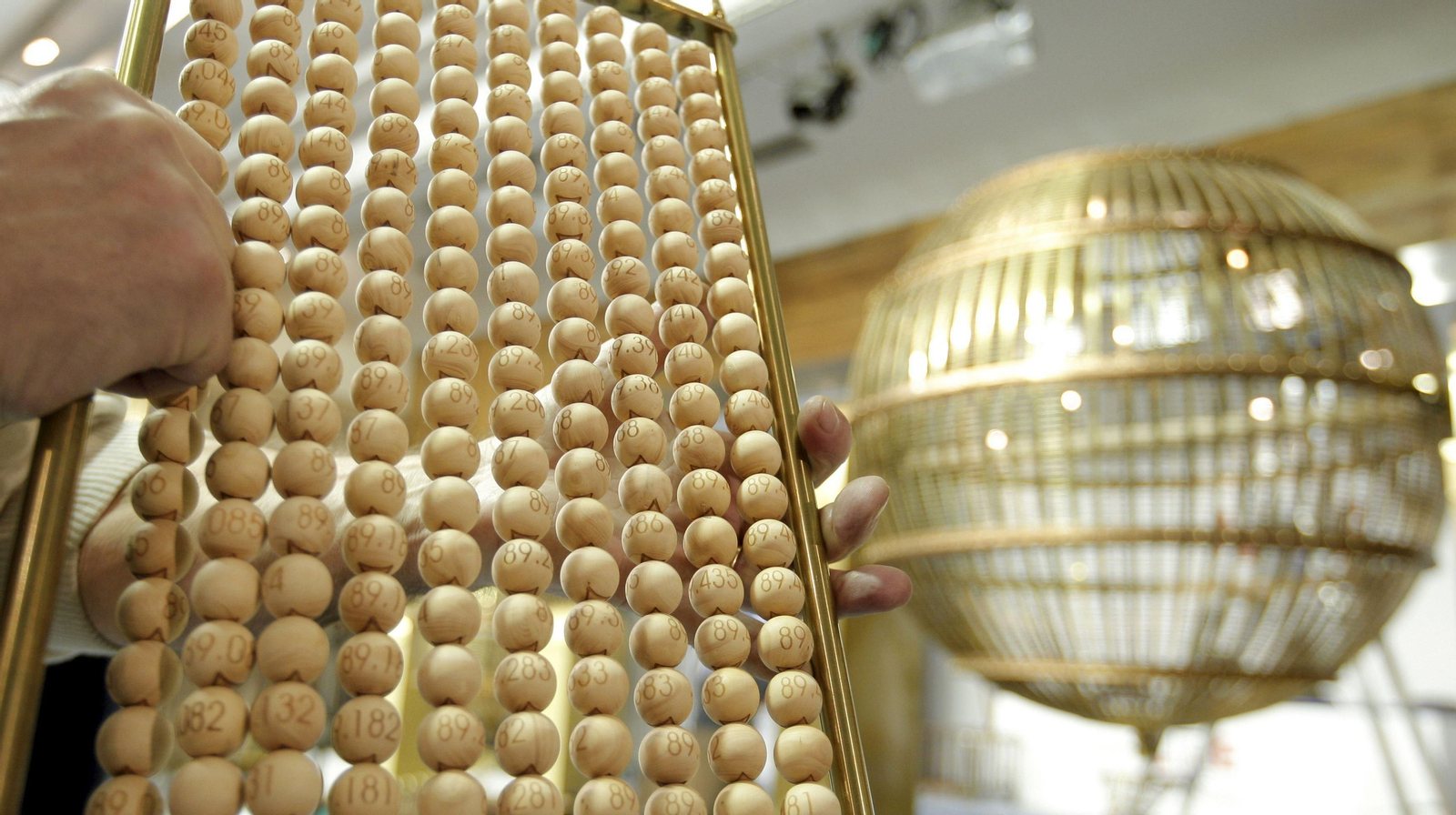 Preparativos en el salón de sorteos, en una imagen de archivo.