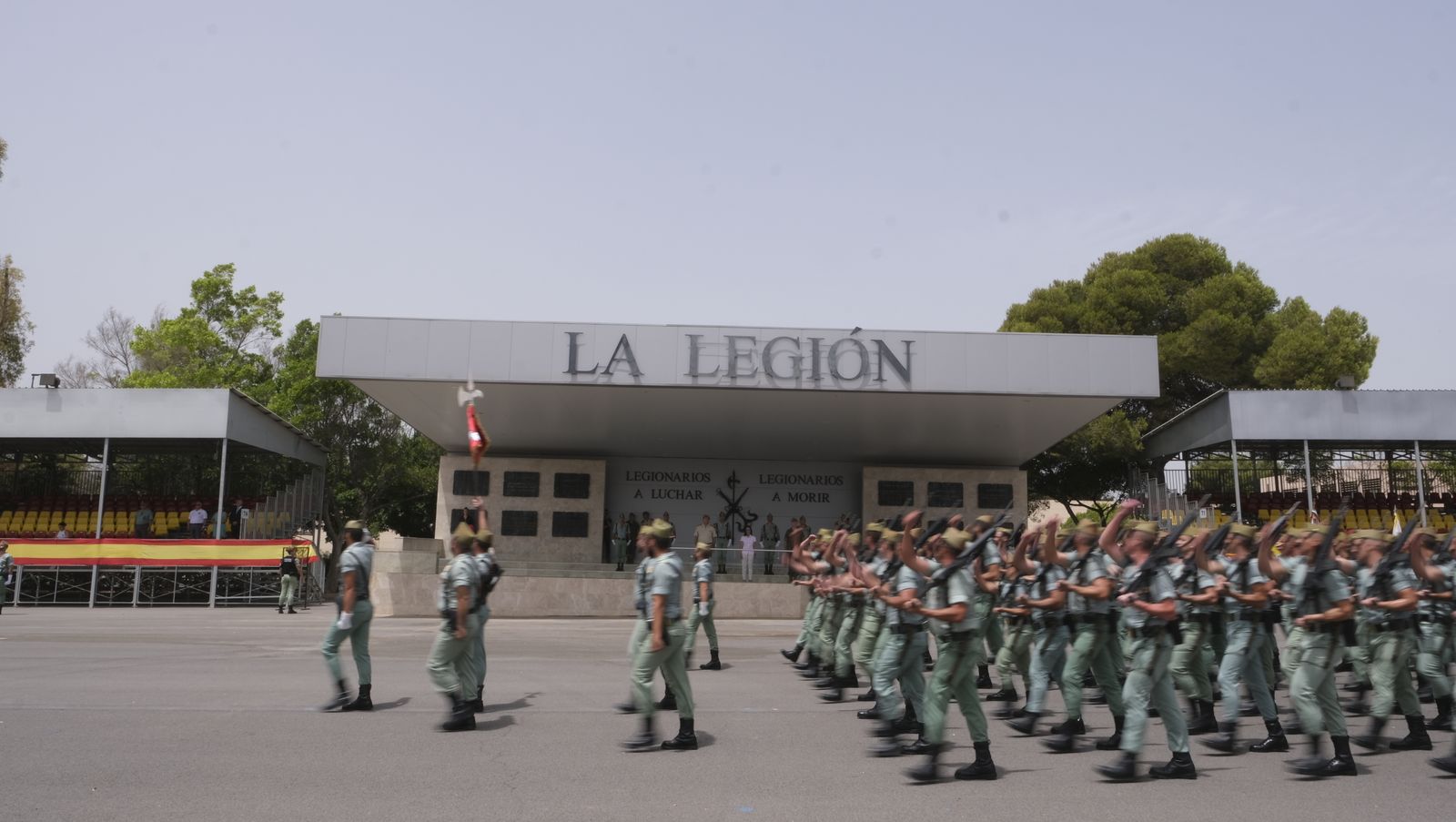 Visita de la Ministra de Defensa Margarita Robles a La Legión Española, en Viator