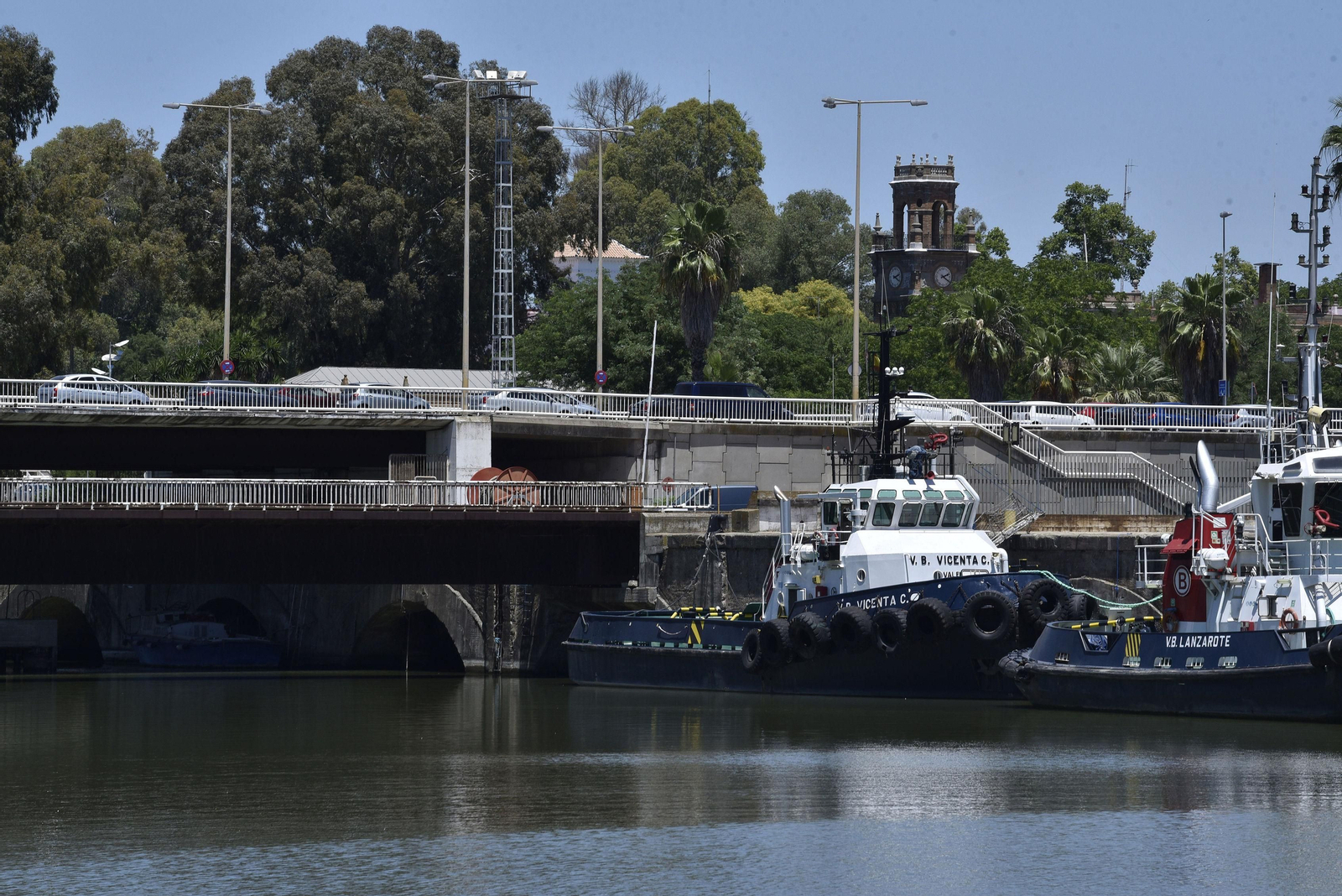 Una vista del Puente de las Delicias, que sustituyó en el año 1990 al antiguo puente de hierro de Alfonso XIII.