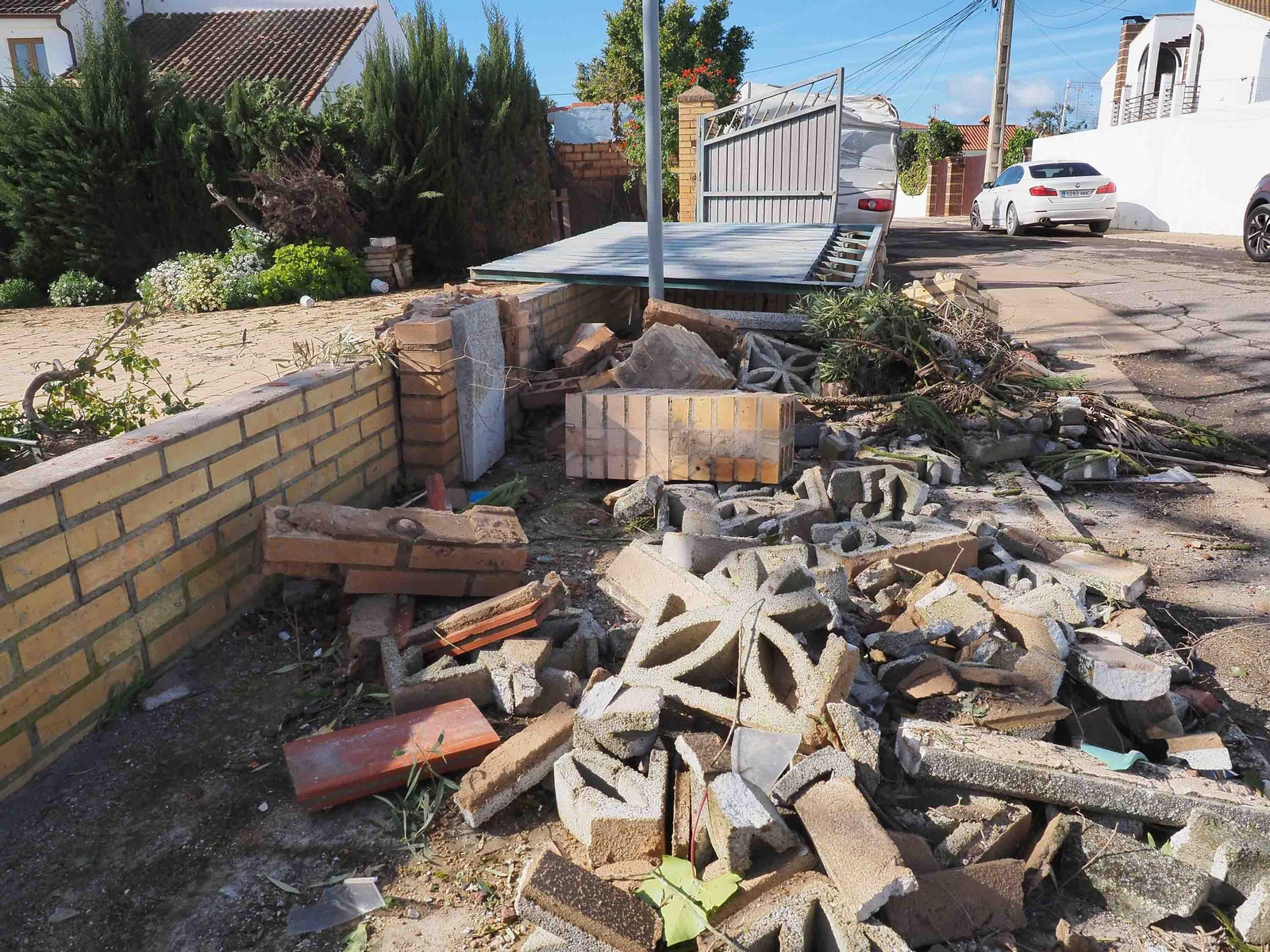 Imágenes de los daños causados por la violenta manga de viento en la provincia de Huelva