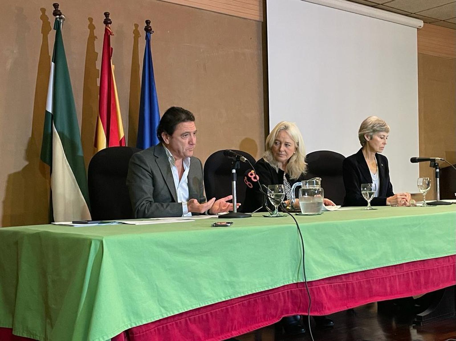 Foto de la presentación de la línea de ayudas para empresas para prevenir riesgos laborales.