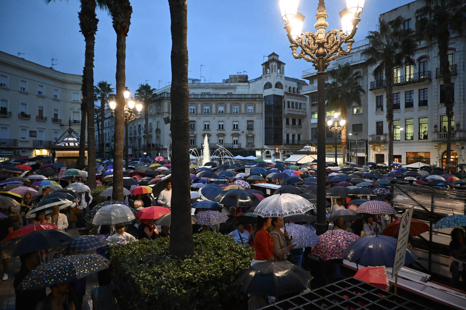 Las mejores imágenes de la manifestación por la sanidad en Huelva