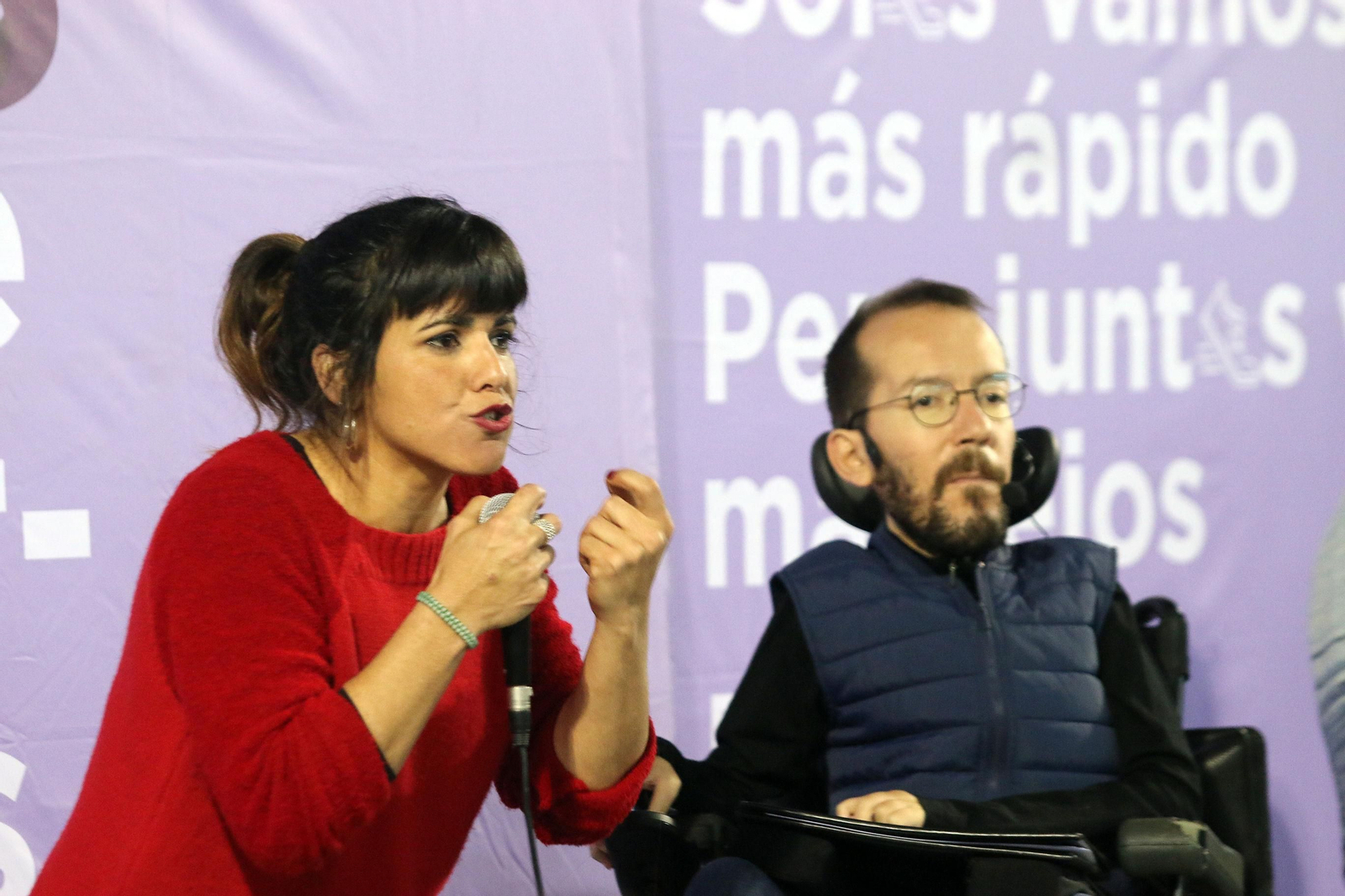 Teresa Rodríguez y Pablo Echenique, durante un acto de Podemos en Córdoba.