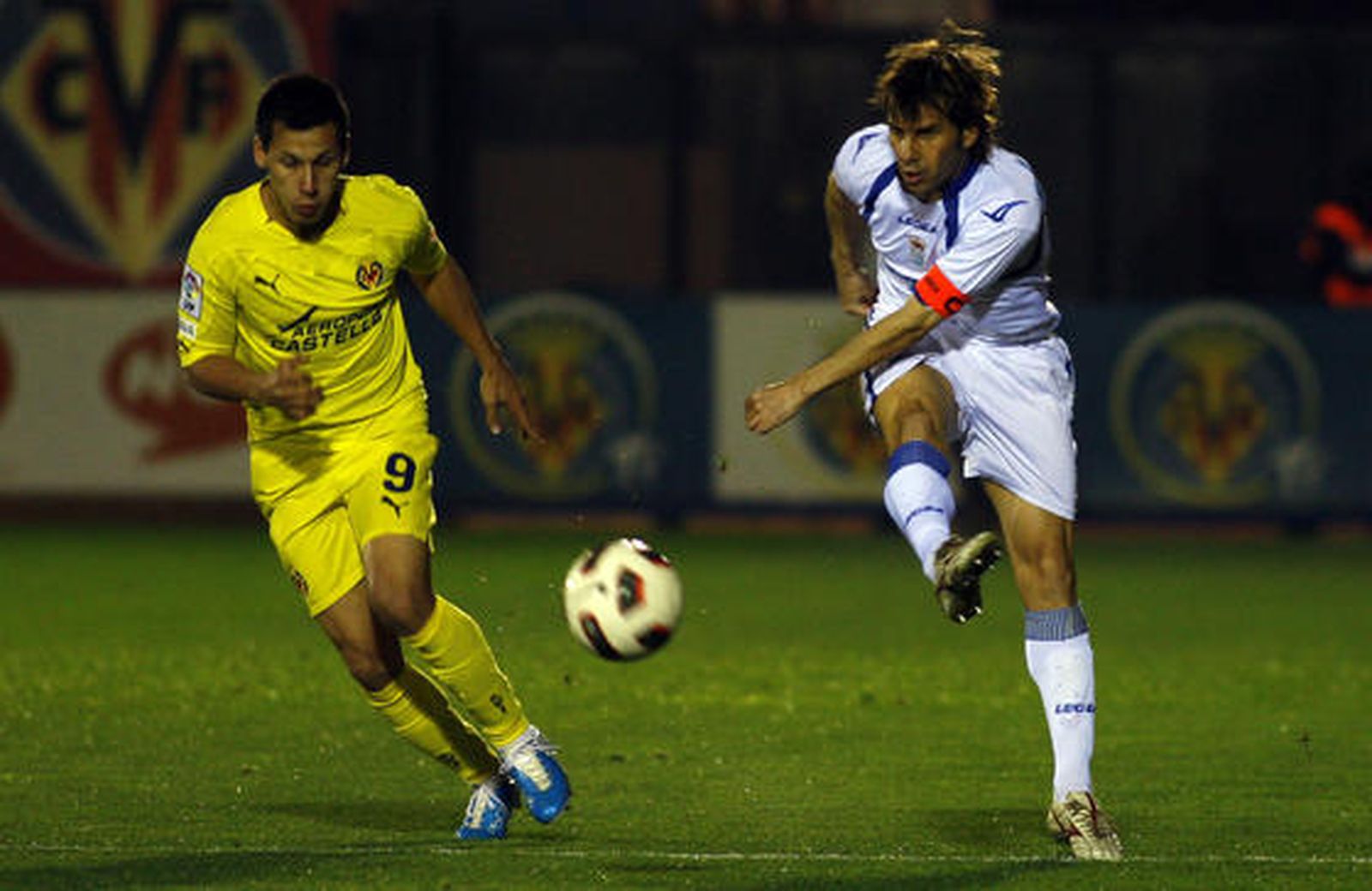 El Xerez vuelve a saborear el triunfo después de seis jornadas gracias a los goles de Héctor (pp) y Óscar Díaz./Fotos:LOF

Foto: LOF