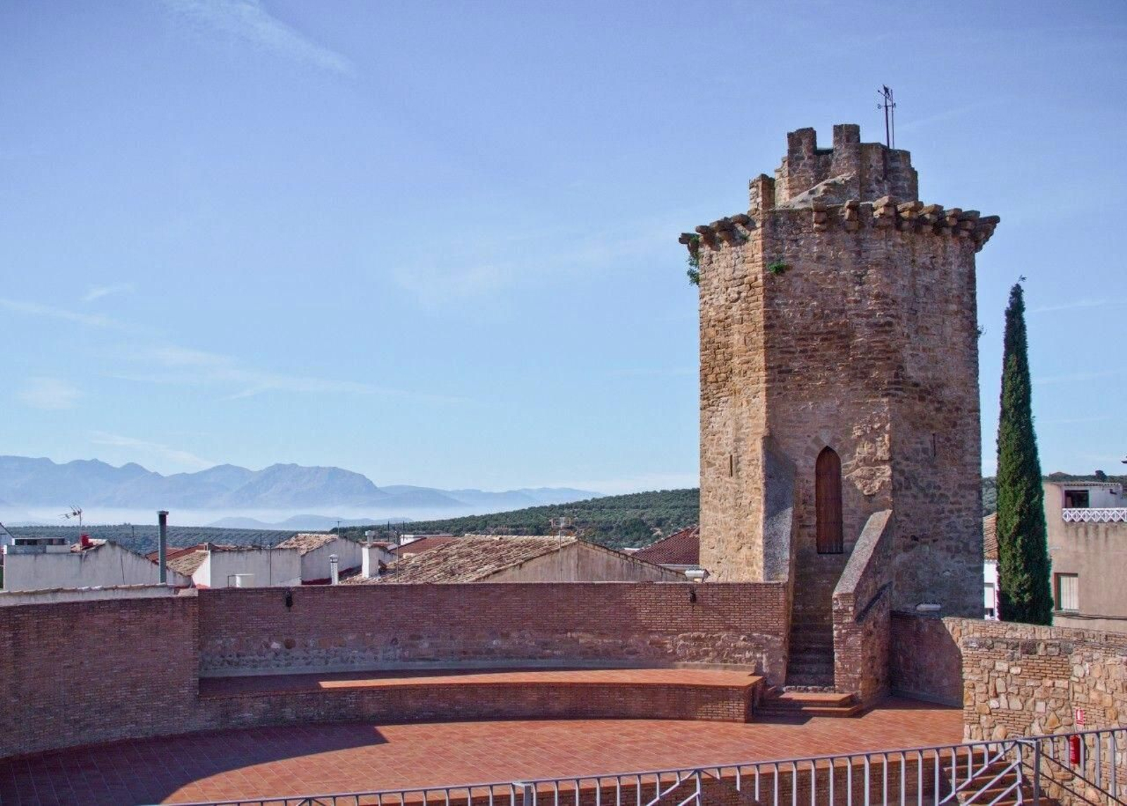 Escenario de Torres Oscuras, donde se celebran cada verano media docena de festivales.