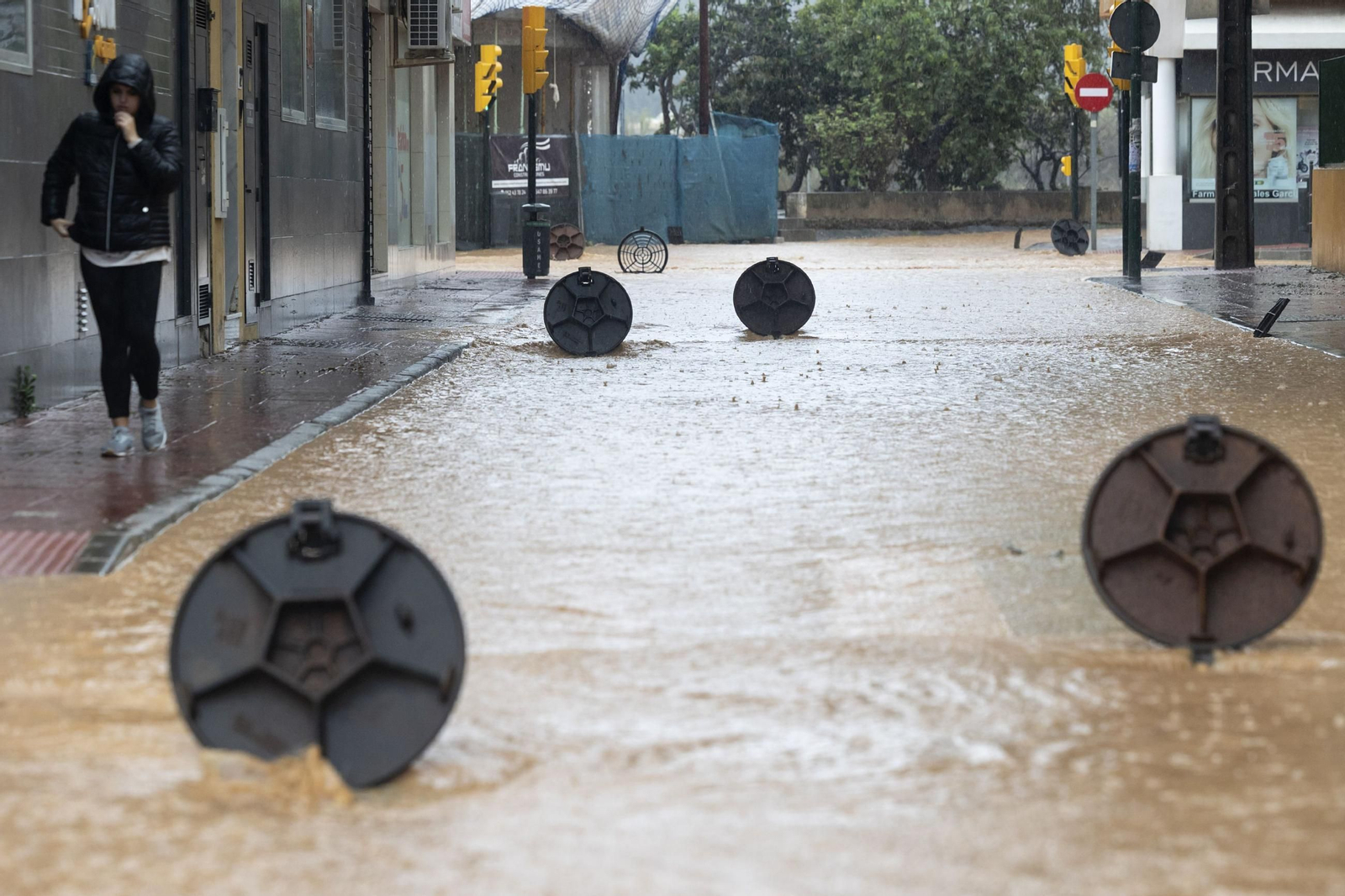 Aviso rojo por fuertes lluvias este miércoles en Málaga y provincia Aviso rojo por fuertes lluvias este miércoles en Málaga y provincia