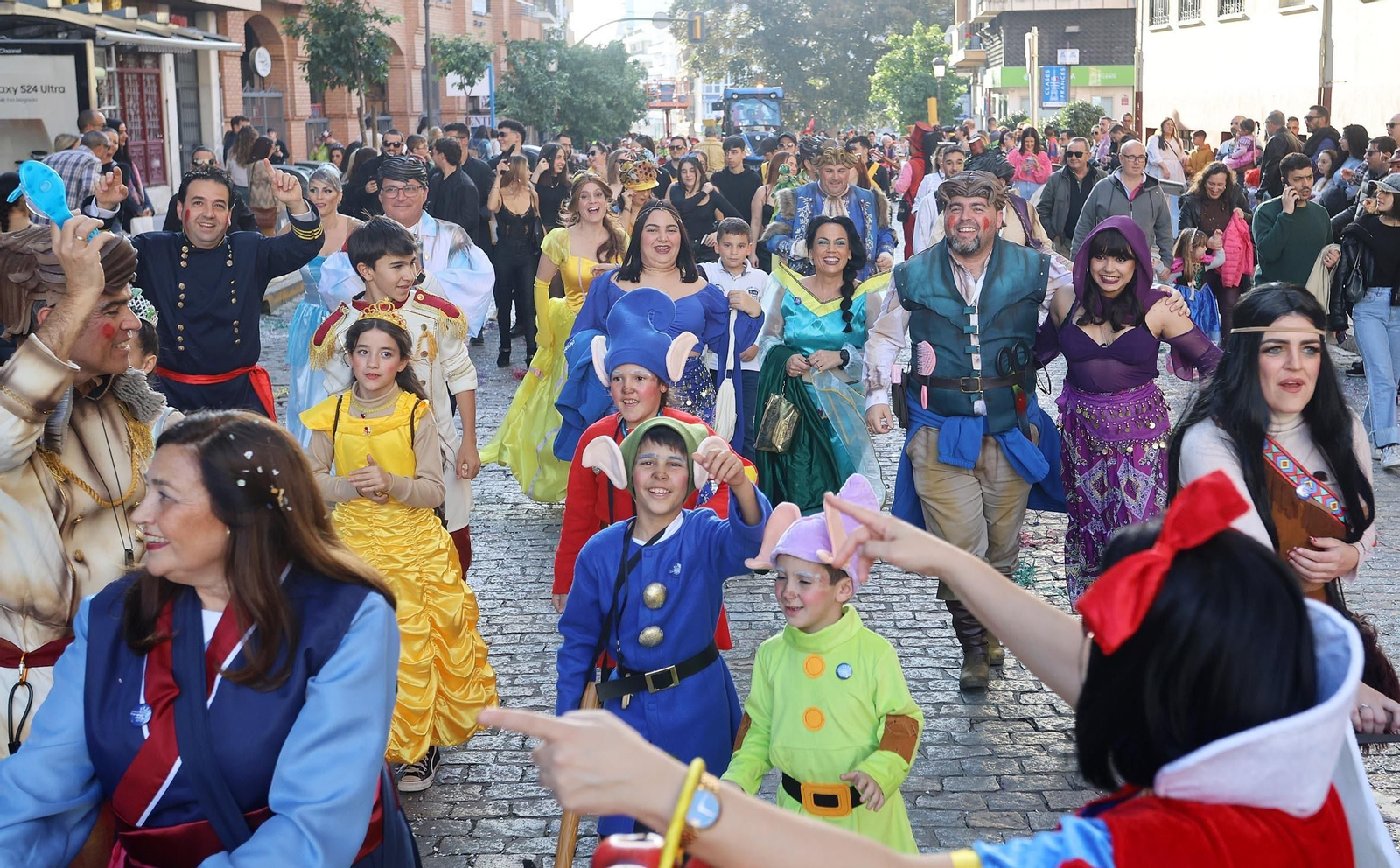 Imágenes de la cabalgata del Carnaval Colombino 2024