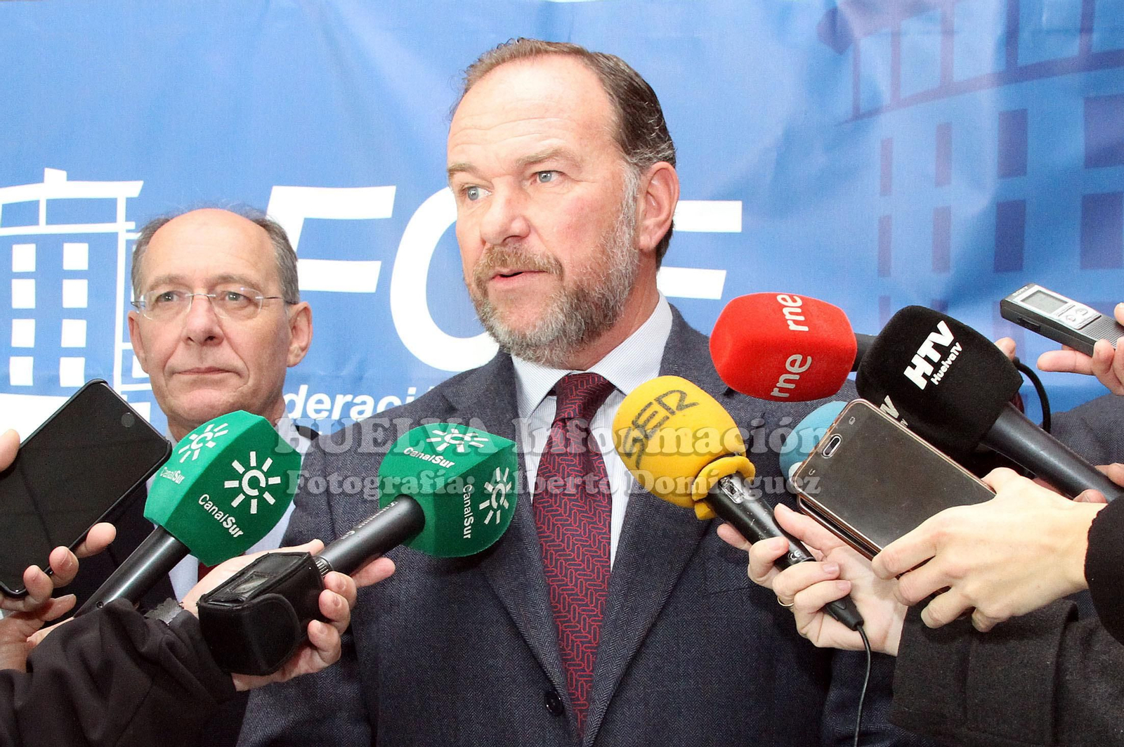 Mesa redonda en la FOE sobre retos y oportunidades de la transición energética, en imágenes