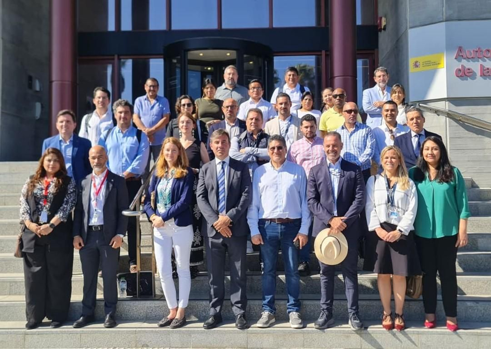 La delegación peruana, junto a miembros del Puerto de Algeciras.