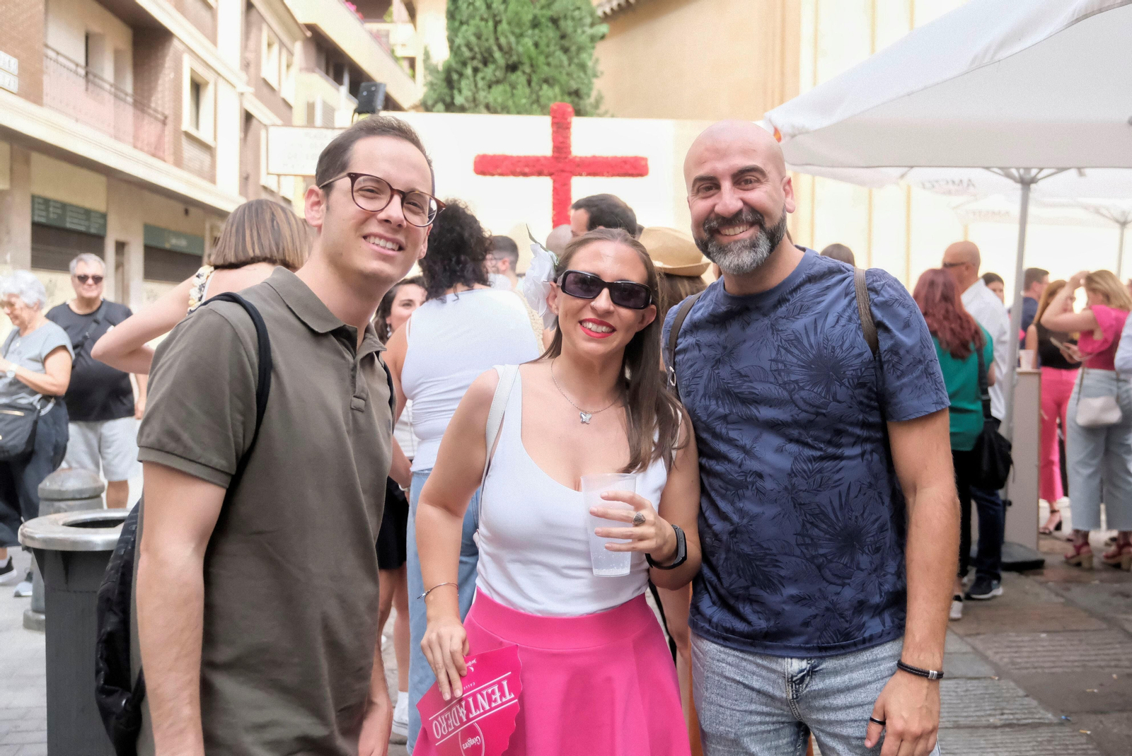 Ganas de fiesta a las puertas del fin de semana en las Cruces de Mayo de Córdoba, en imágenes