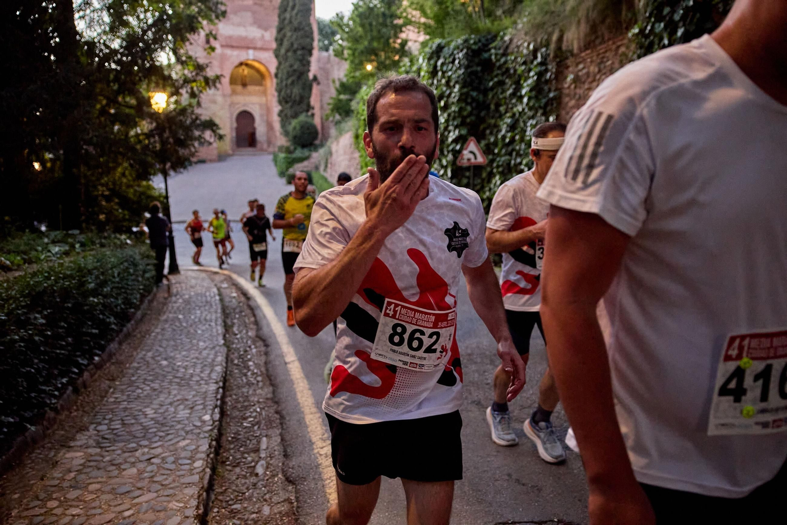 Las mejores imágenes de la Media Maratón Ciudad de Granada 2025