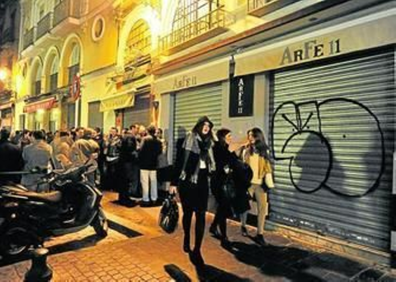 La calle Arfe del barrio del Arenal, en la noche del sábado, donde fueron clausurados varios locales.