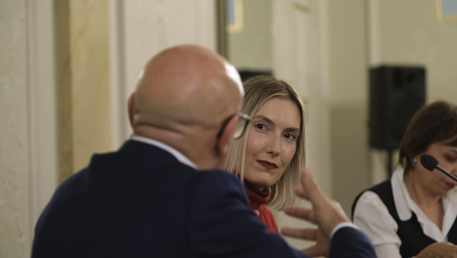 Imágenes del Diario de los Libros con la finalista del Premio Planeta 2024, Beatriz Serrano