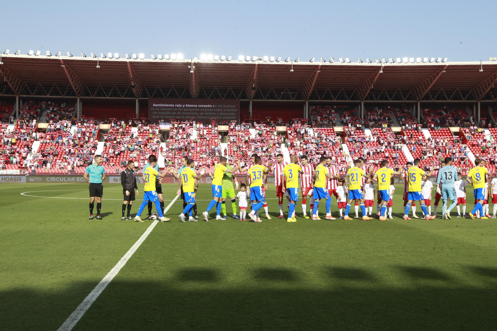 Imágenes de la gran victoria del Almería ante el Cádiz por 6 a 1