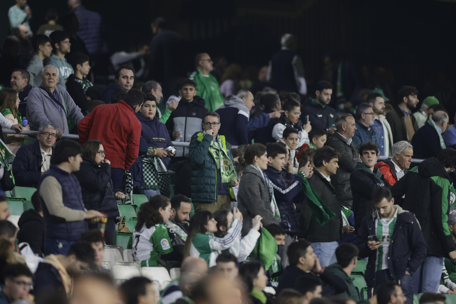 Búscate en las fotos del Betis-Bilbao