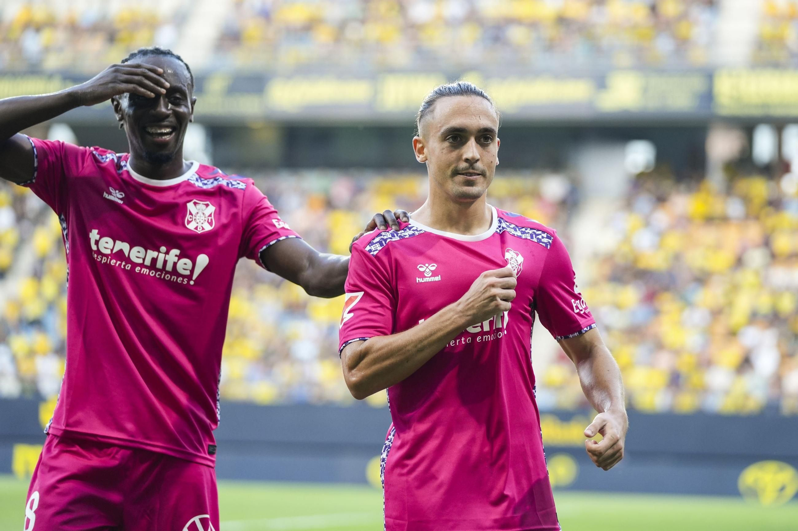 Luismi Cruz celebra el gol que marcó ante el Cádiz en la primera vuelta.