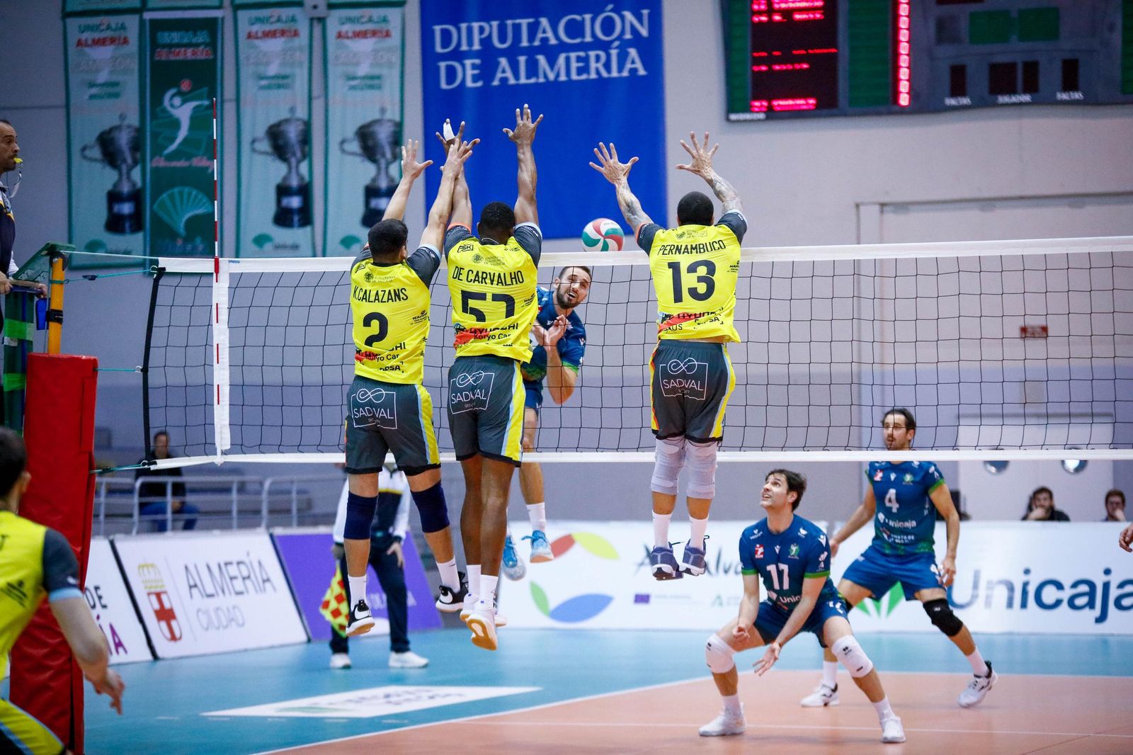 Las imágenes del Unicaja Costa de Almería-Leleman Conqueridor, primer partido del play off por el título de Superliga en Almería