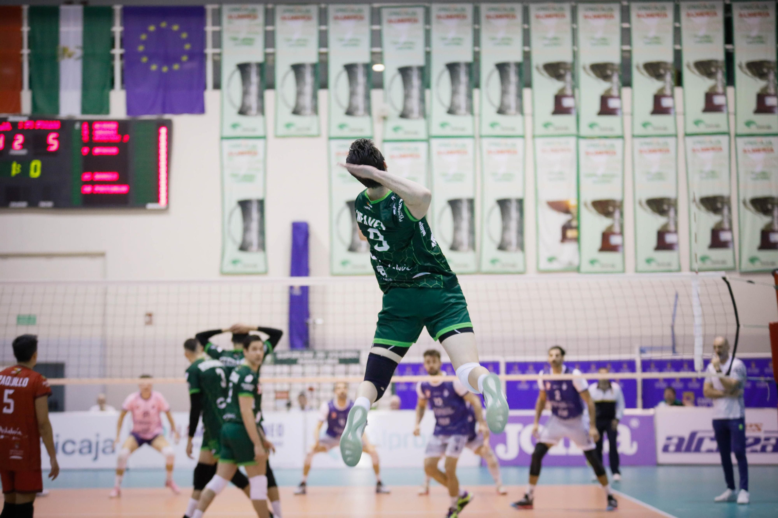 Imágenes del Unicaja Almería frente al conjunto valenciano de voleibol