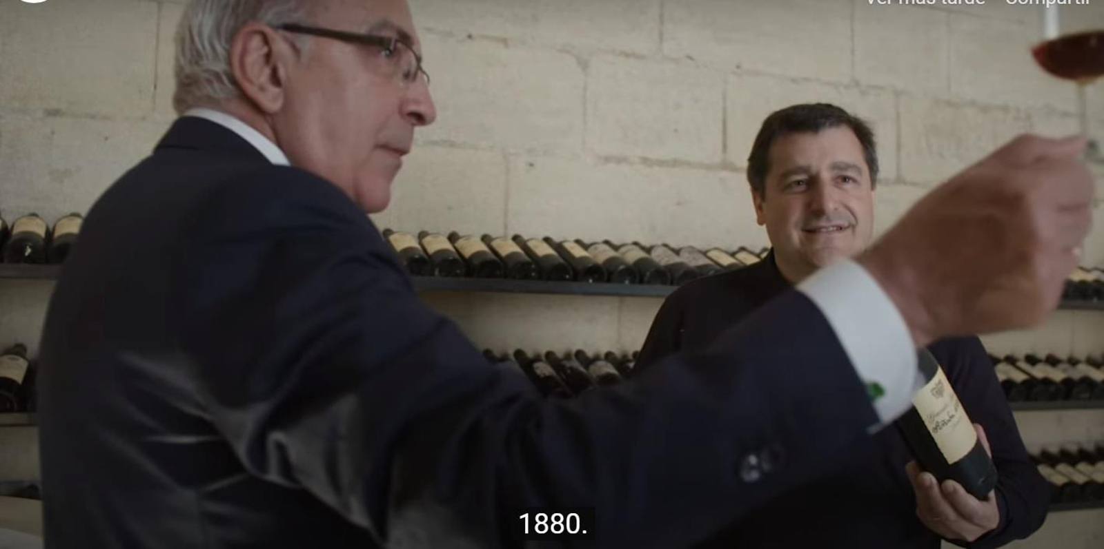 Flores y Roca se disponen a catar un jerez de 1880.