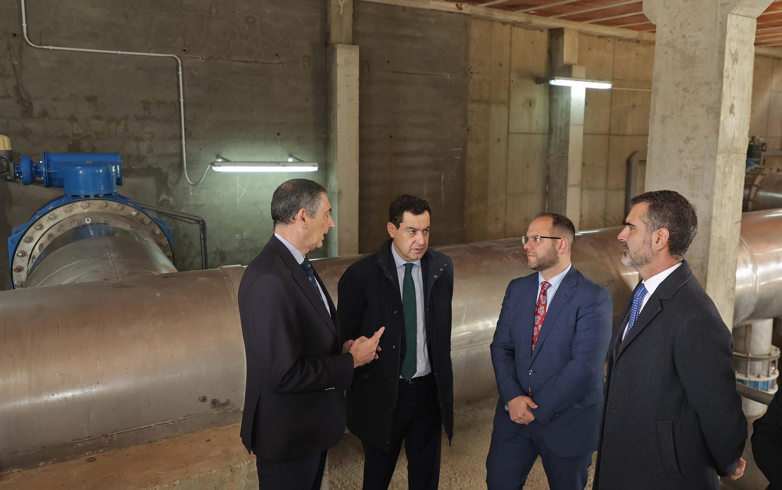 Juanma Moreno inaugura en Castellar la nueva tubería de agua para abastecer la zona norte de San Roque y el Valle del Guadiaro, en imágenes