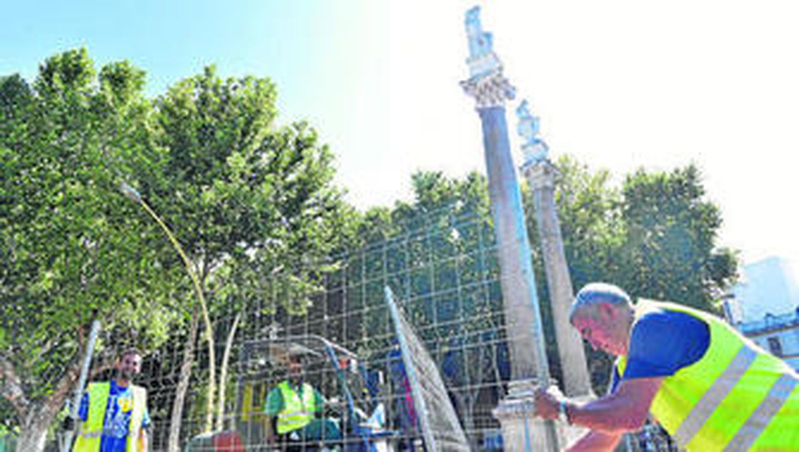 Reparaciones. La reposición del adoquinado de la Alameda de Hércules se complementa con la reposición de los bolardos en mal estado, así como con pintar los elementos del mobiliario. Se habilita un carril de emergencia que discurrirá en paralelo al de circulación para evitar un corte total del tráfico.