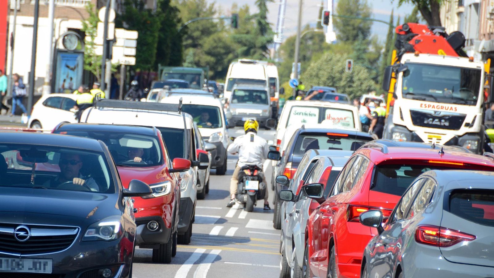 Los vehículos censados en la capital serán los que puedan circular sin problemas por Granada cuando se active la ZBE Los vehículos censados en la capital serán los que puedan circular sin problemas por Granada cuando se active la ZBE