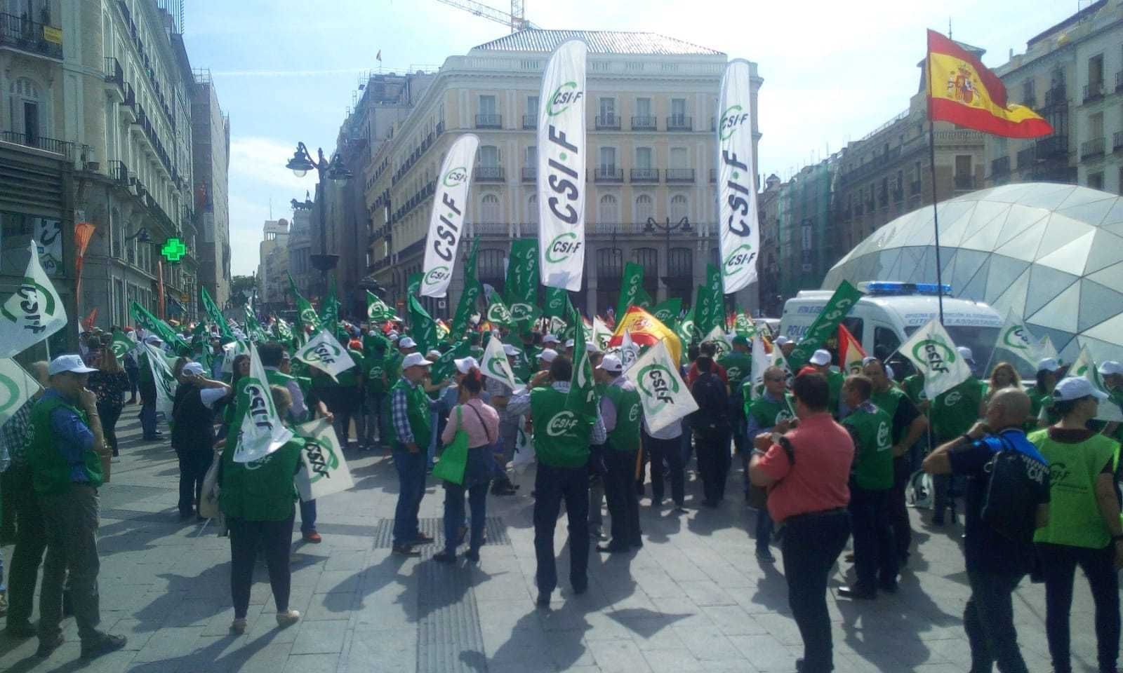 Los funcionarios policiales, ayer en Madrid durante la manifestación.