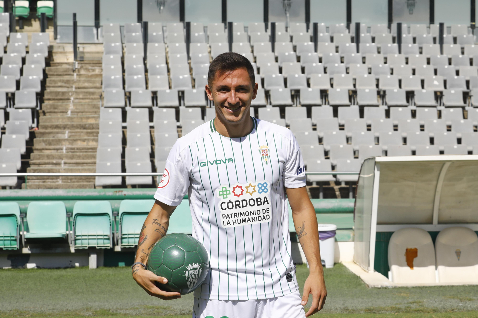 Las imágenes de la presentación de Christian Carracedo con el Córdoba CF