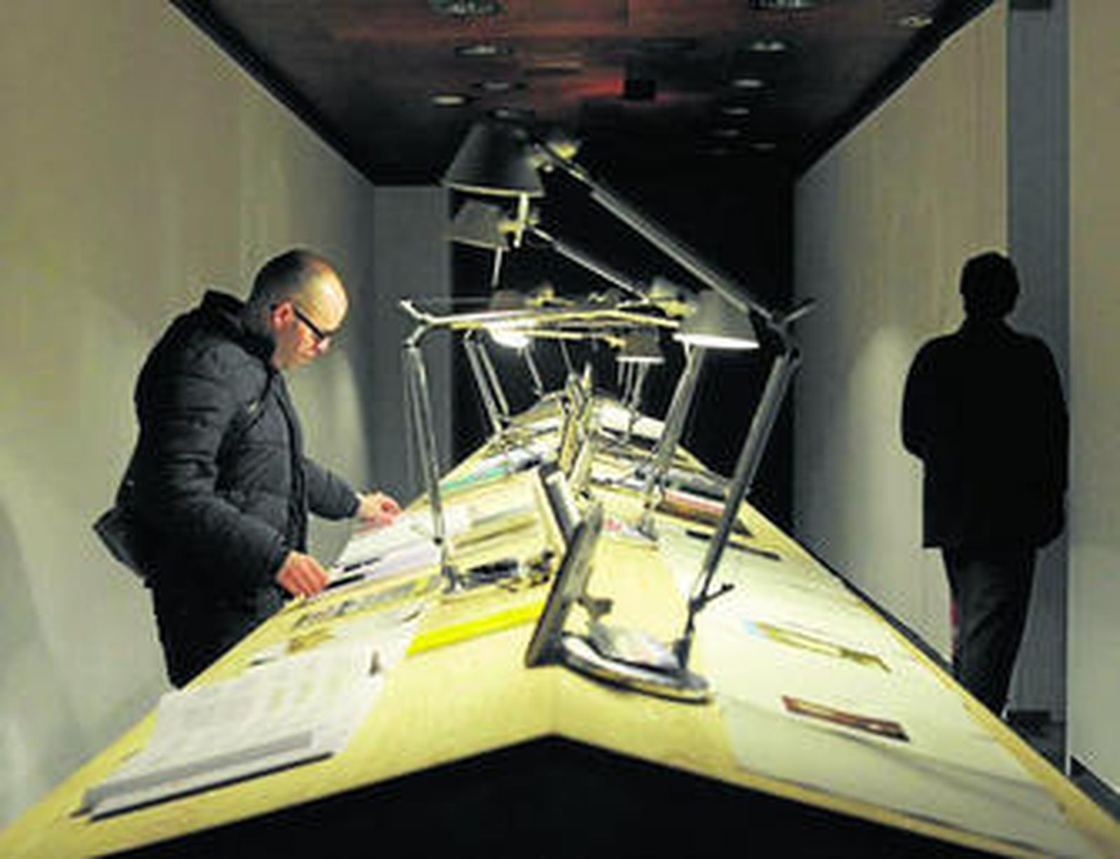 La muestra del COA recoge la estructura y el espíritu de una mesa de trabajo.