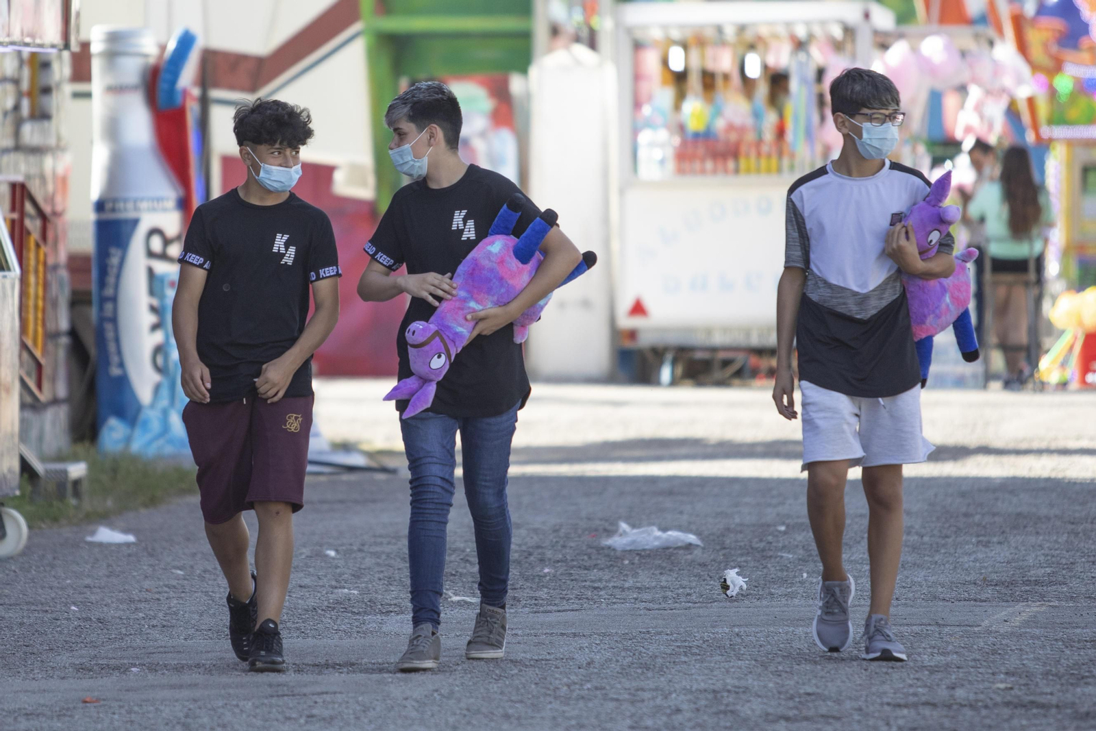 Fotos: el ferial de Granada cobra vida con los columpios