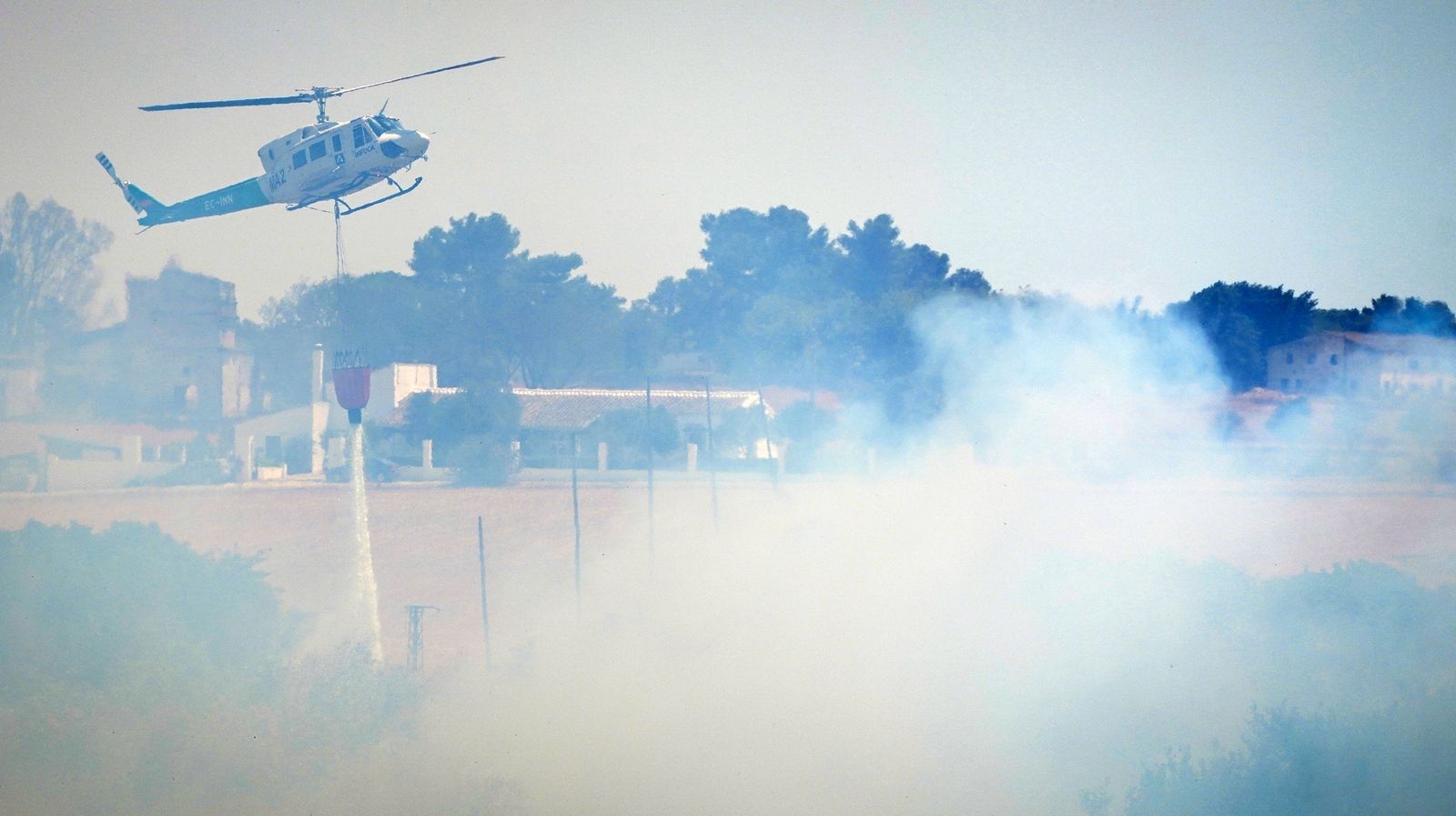 El fuego llega a las  casapuertas en Jerez