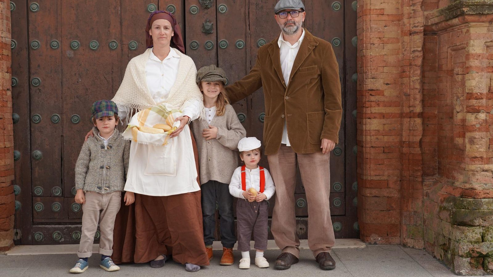 Así se disfrazaron los moguereños para la Feria de Época 1900 de Moguer