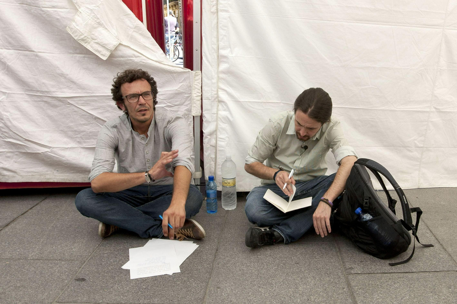 José María González 'Kichi' y Pablo Iglesias poco antes de intervenir en un acto en Cádiz en junio de 2015.