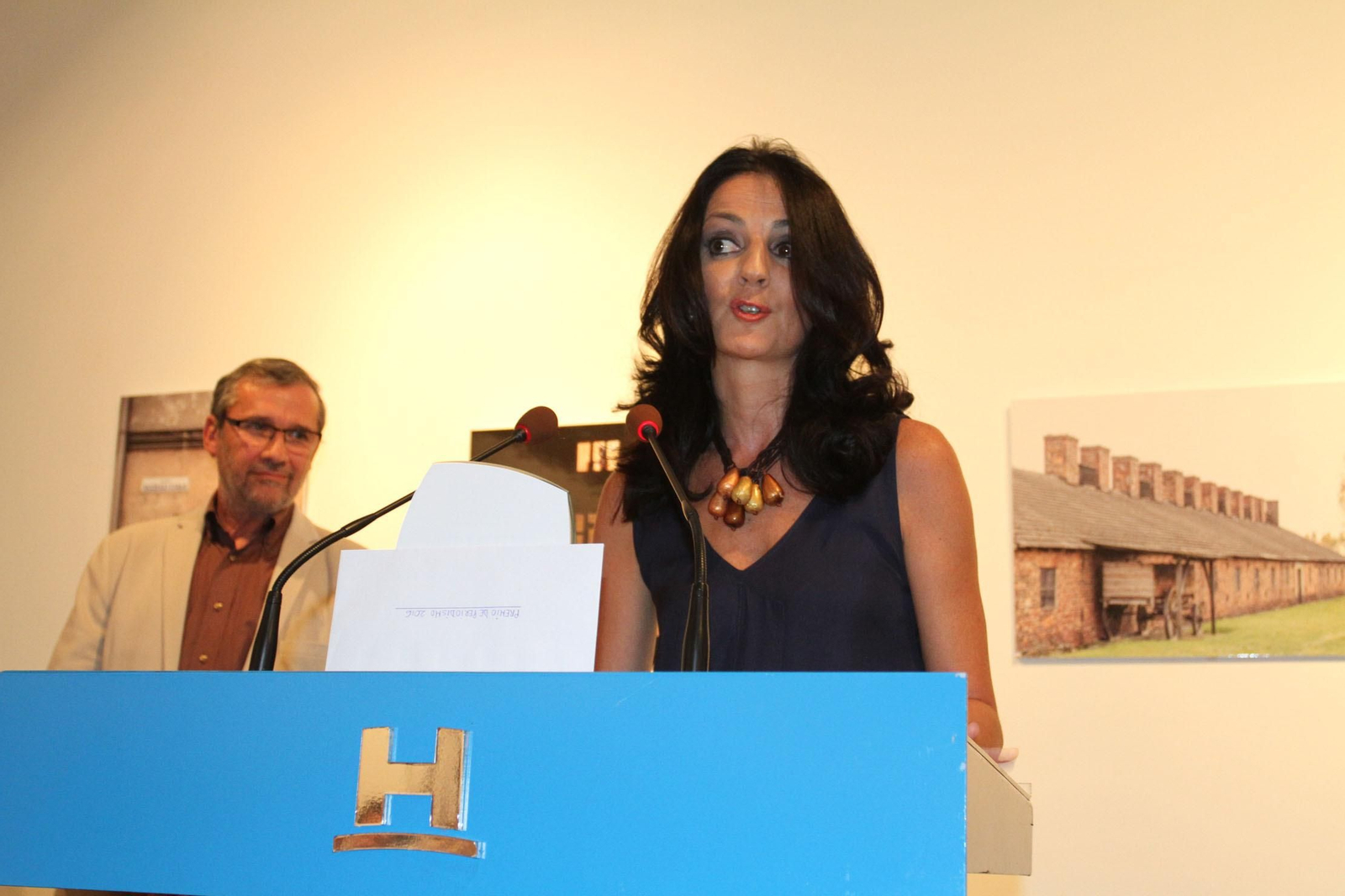 Ana Vives Casas tras recoger el Premio Huelva de Periodismo.