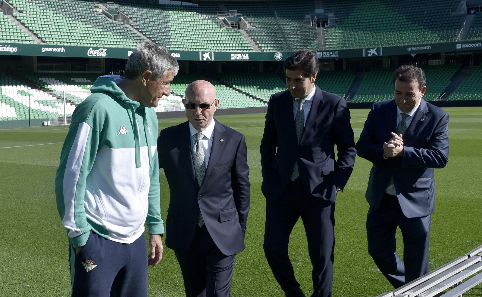 Serra Ferrer junto a Setién, Haro y López Catalán.