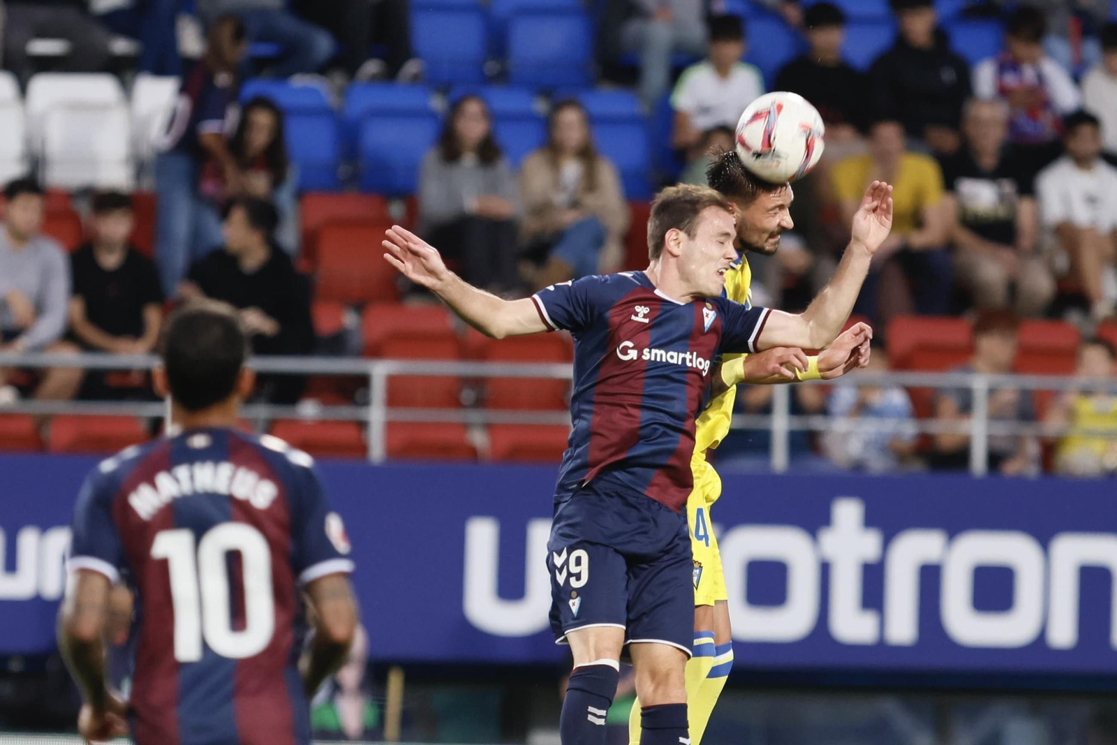 Las imágenes del partido de fútbol Éibar - Cádiz