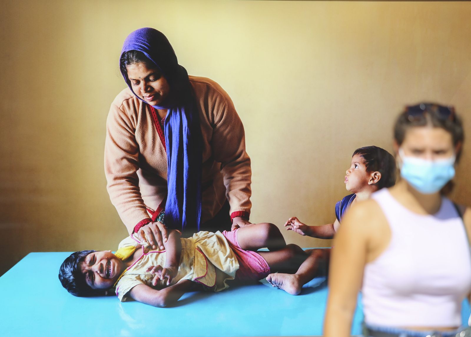 Fotos de la exposición sobre la vida cotidiana en la India de la calle Alcazabilla