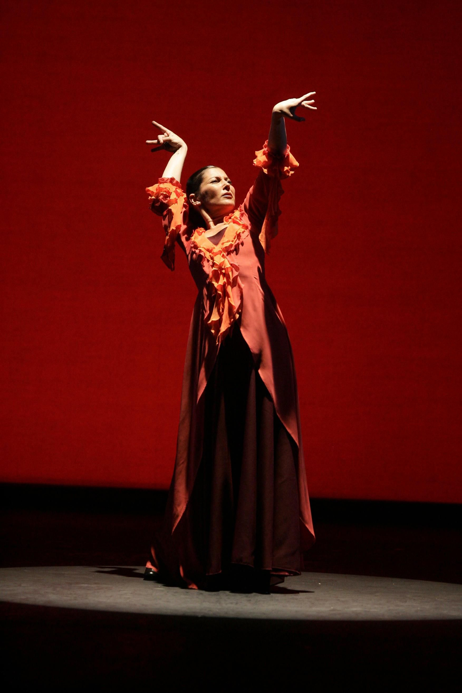 Sara Baras durante un espectáculo en el Gran Teatro Falla