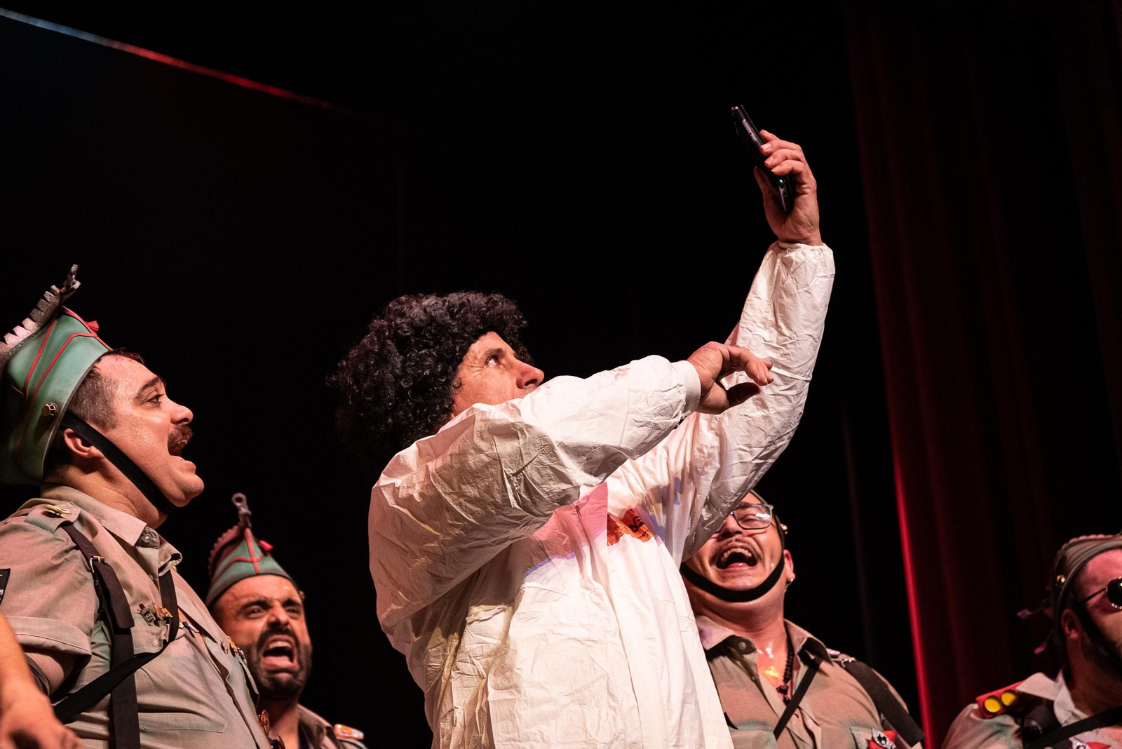 Imágenes de la murga 2020 ¡Qué choco llevo en lo alto!