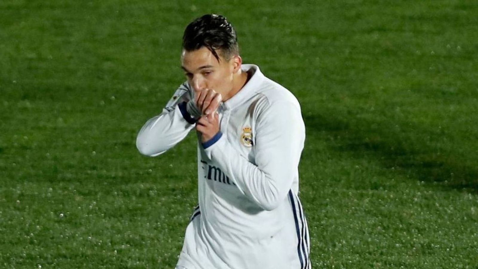 Quezada celebra un gol con la camiseta del Real Madrid Castilla.