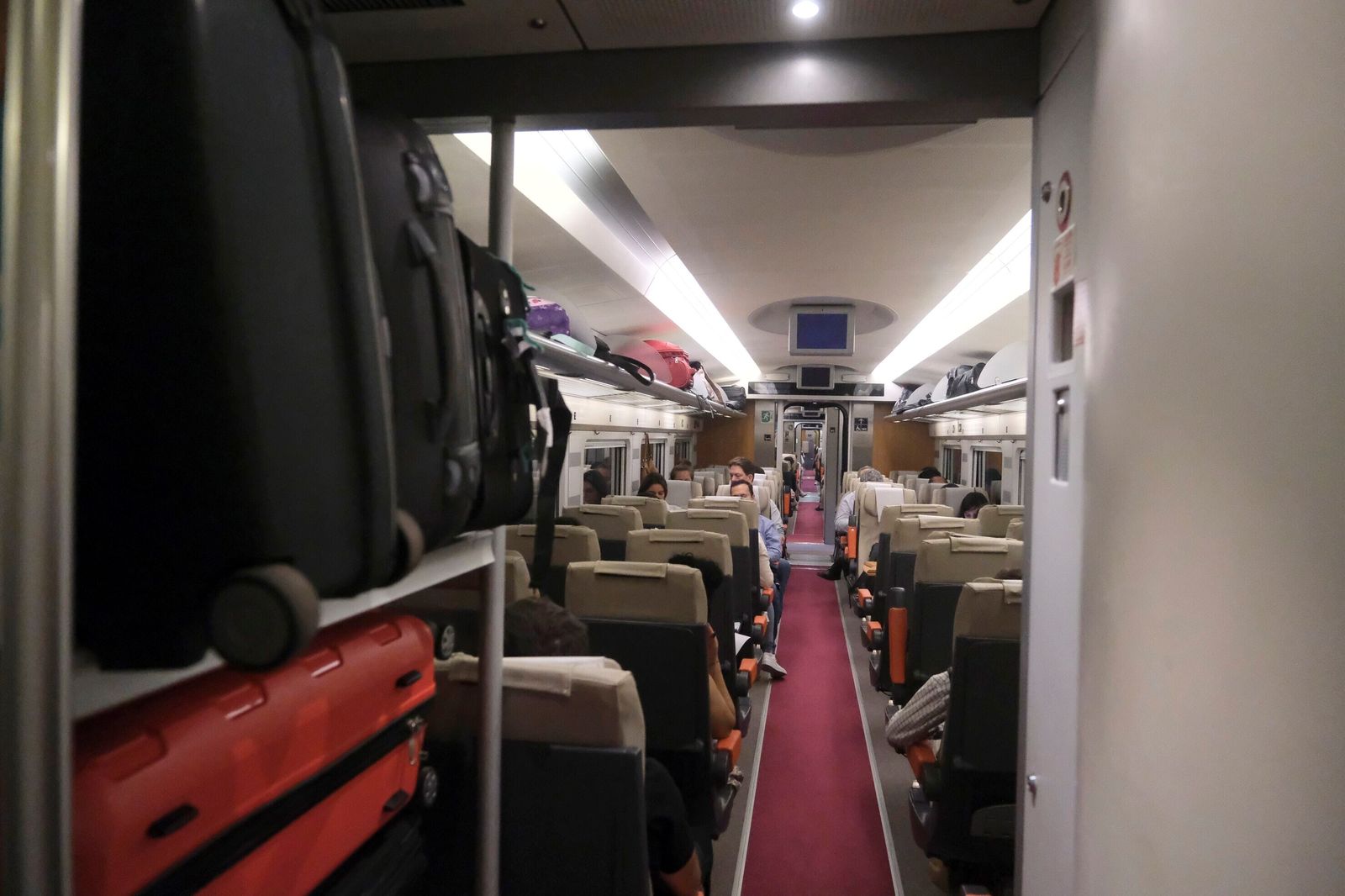 Los trenes Avlo comienzan a circular por Córdoba, en imágenes