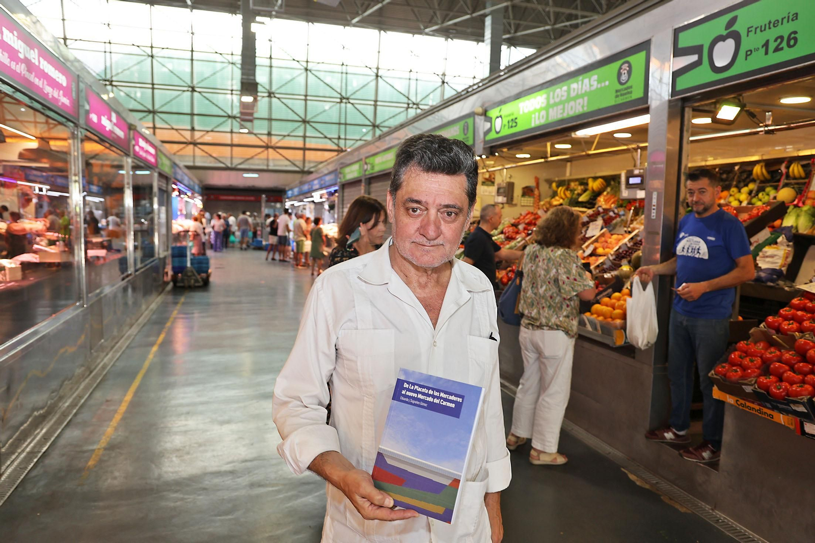 Imágenes de la presentación del libro de  Eduardo J. Sugrañes sobre la evolución de Huelva a través de sus mercados