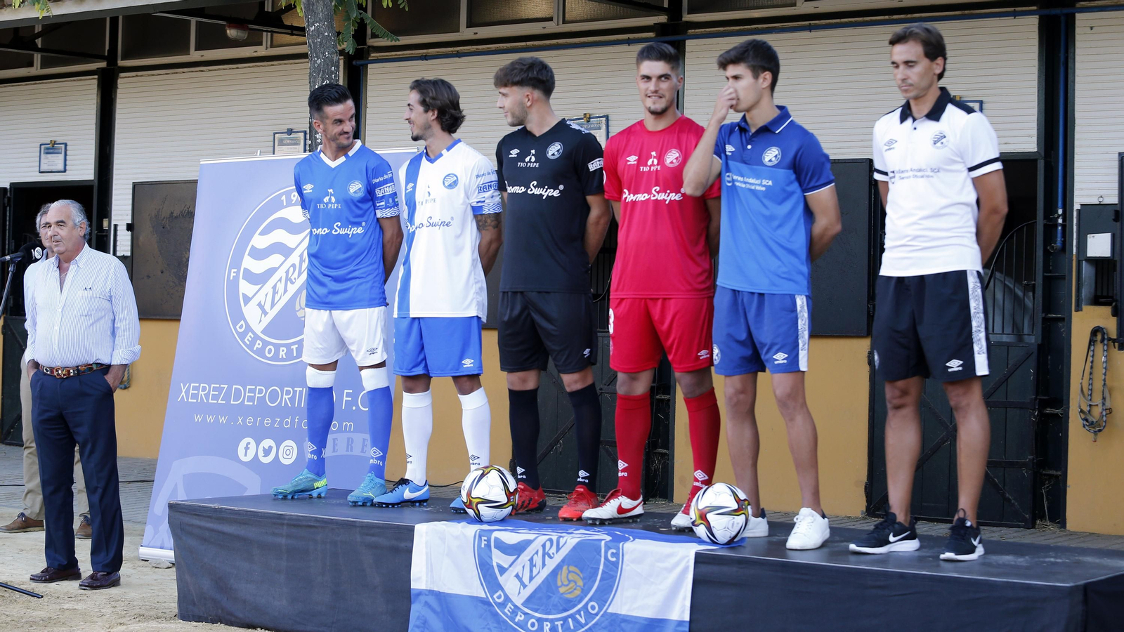 Imágenes de la presentación de las camisetas del Xerez DFC en la Yeguada de la Cartuja