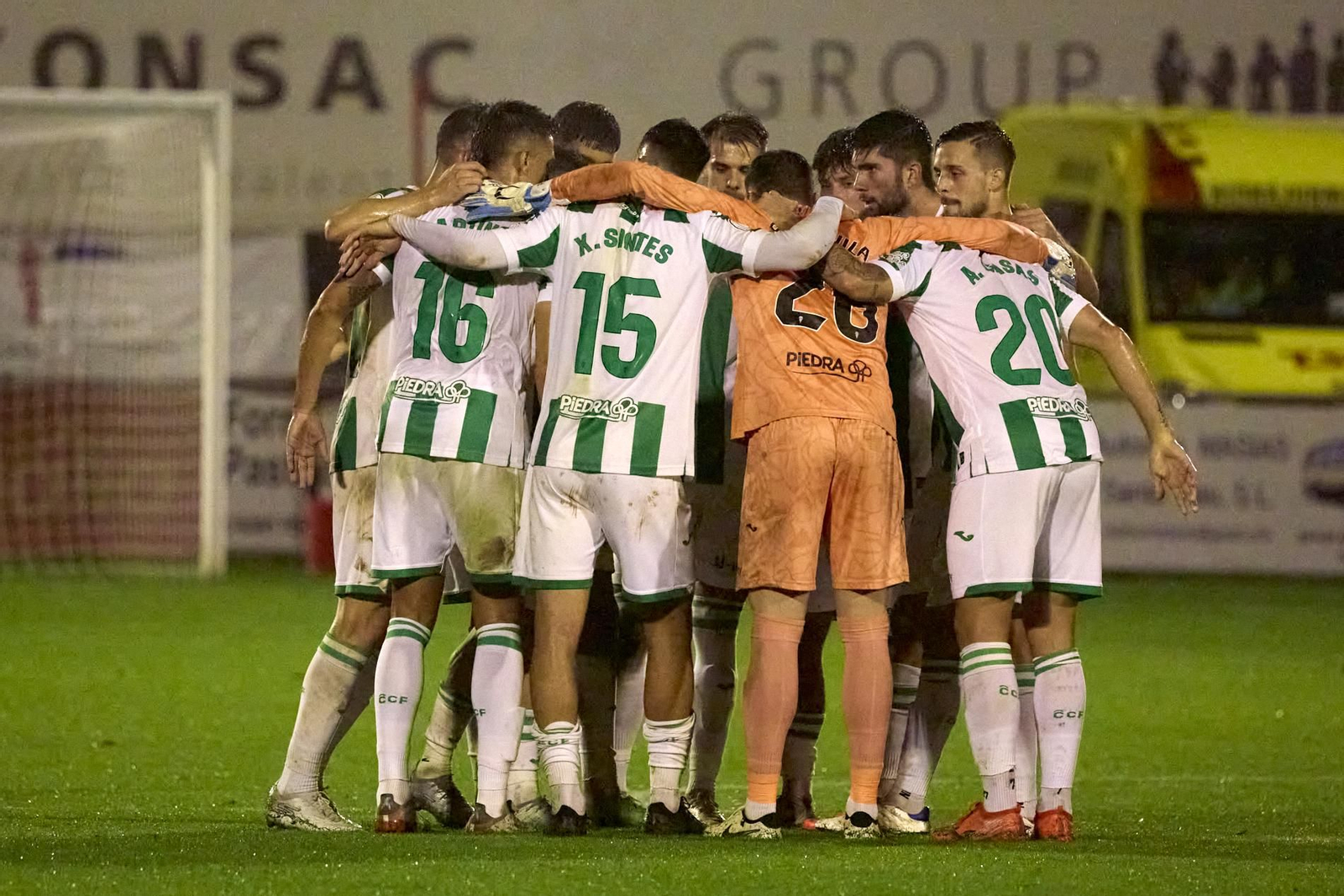 Las mejores fotos de la derrota del Córdoba CF en Olot en la Copa del Rey