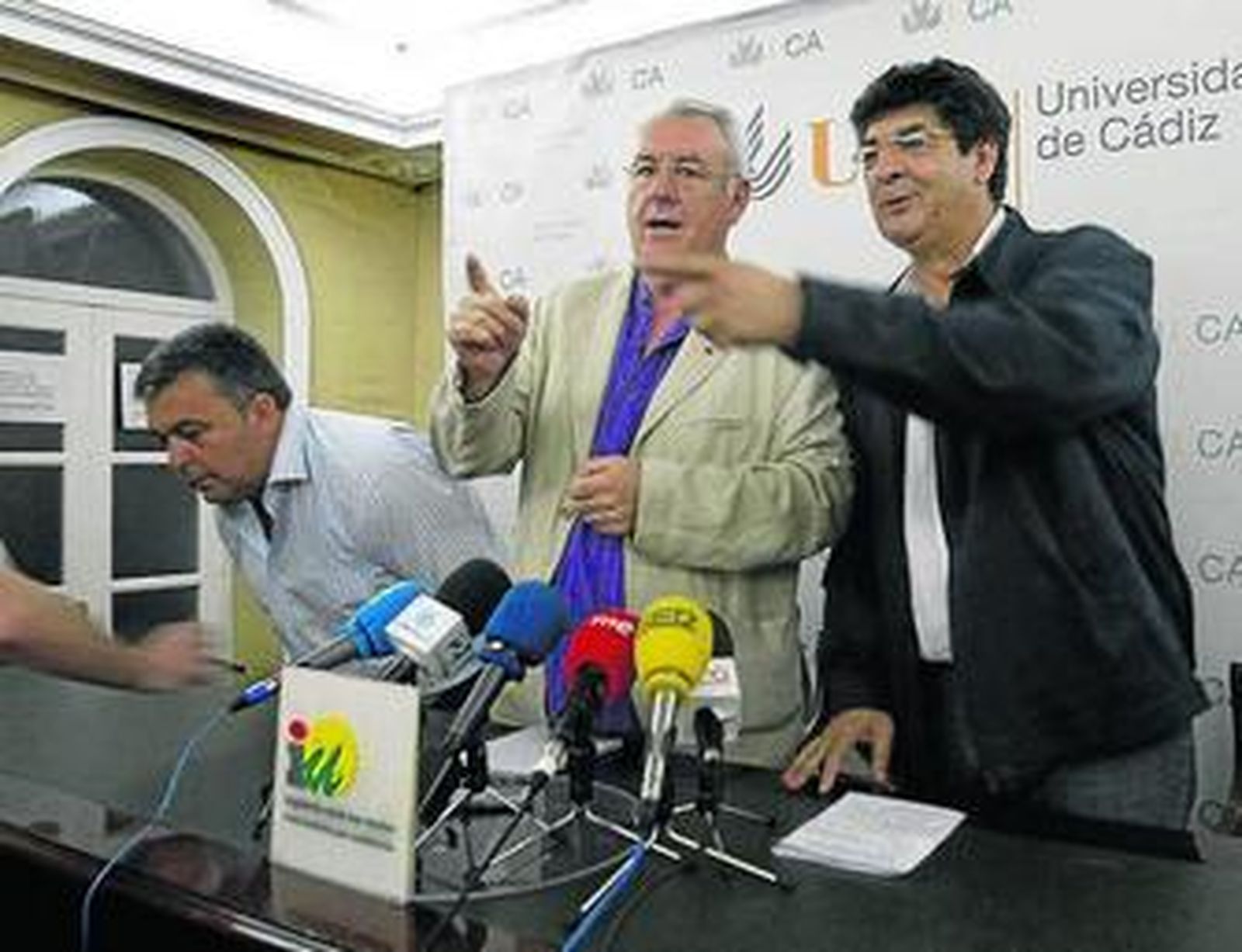 Manuel Cárdenas, Cayo Lara y Diego Valderas.