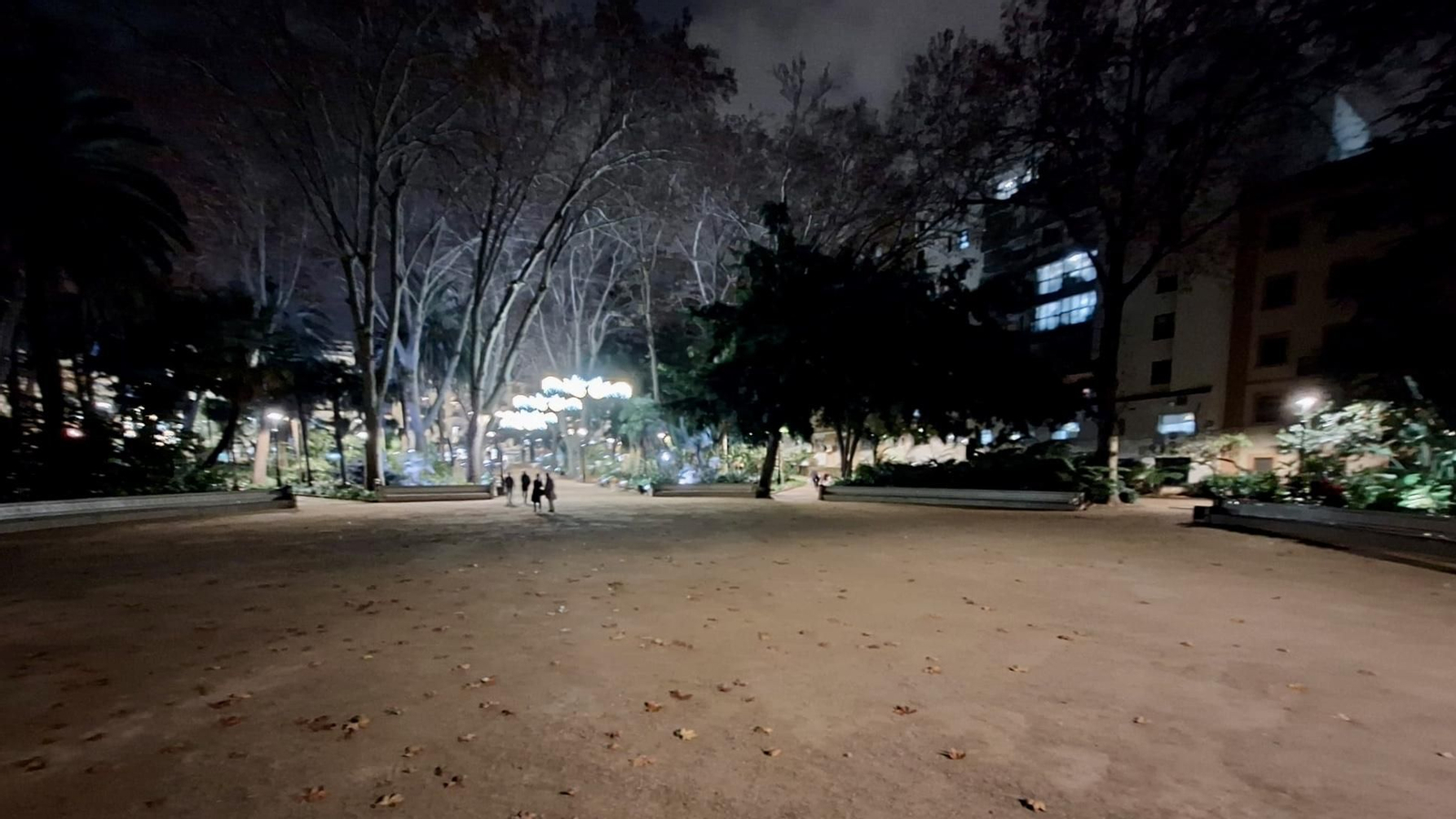 La plazoleta del parque María Cristina, este lunes por la tarde, donde habitualmente se instala la casita de Papá Noel.