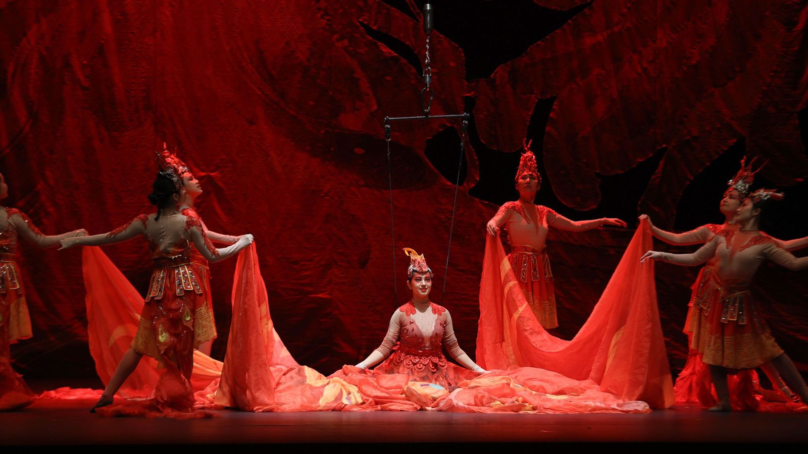 Imágenes del 'Gran Circo Acrobático de China' en el Teatro Villamarta