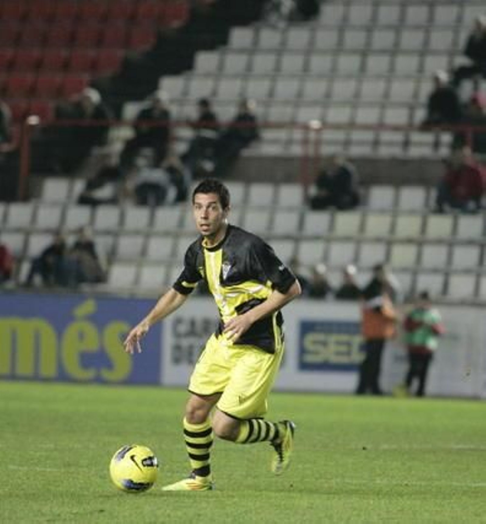 El Córdoba empata ante Tarragona pese a acabar con uno menos (0-0). / LOF